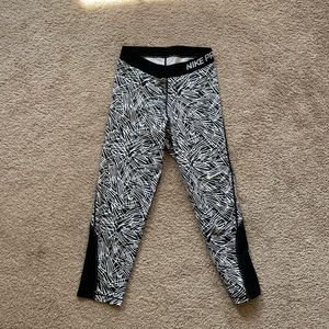 Nike Pro, Capri leggings, Size Small